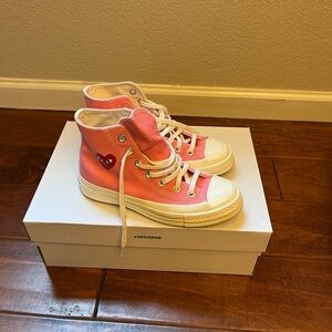 Play pink converse
